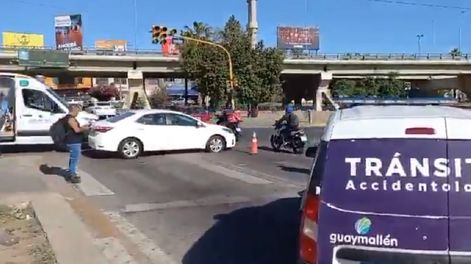 Los Andes | Choque en Nudo Vial entre dos autos provocó demoras en el ingreso a la Ciudad a través del Acceso Este (Gentileza / X @radiomitremza)