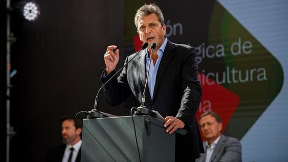 El ministro de Economía, Sergio Massa, participó en Mendoza del tradicional Desayuno Anual de la Corporación Vitivinícola Argentina (Coviar), donde anunció la implementación de un dólar agro. Foto: Ministerio de Economía