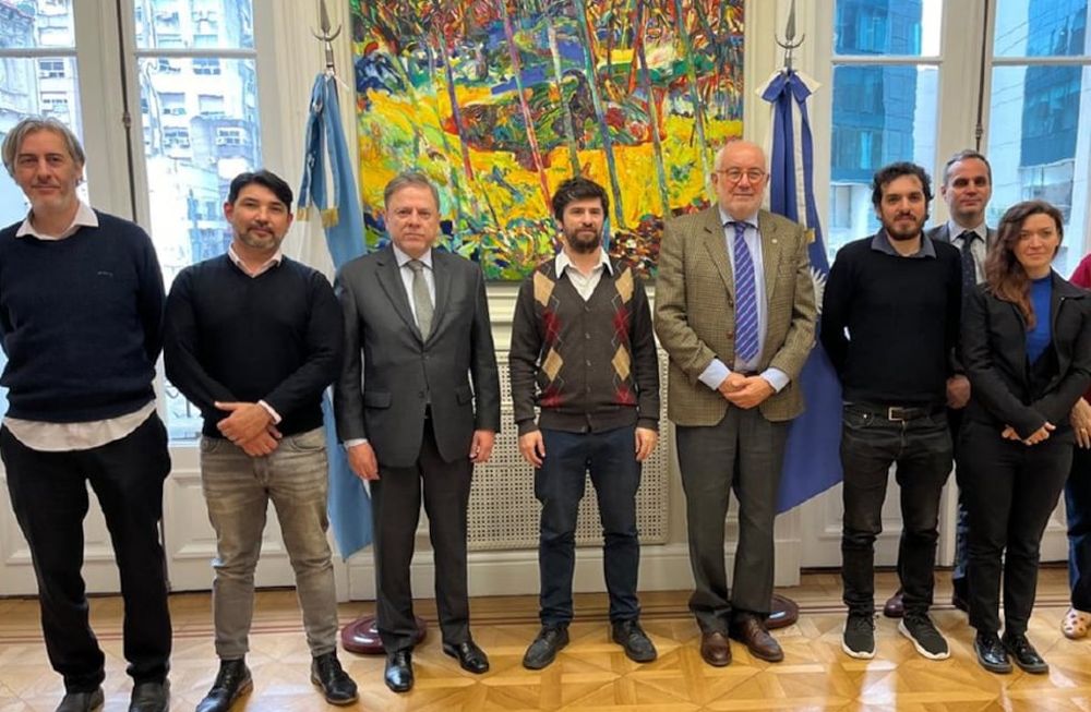 APSEN se reunió con los gremios ATE y UPCN y anunció que acordaron con esas organizaciones llevar adelante acciones políticas y jurídicas conjuntas  - Foto X APSEN