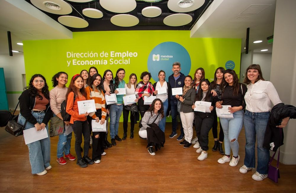 Se entregaron los certificados de los cursos dictados por el área de Empleo y Economía Social