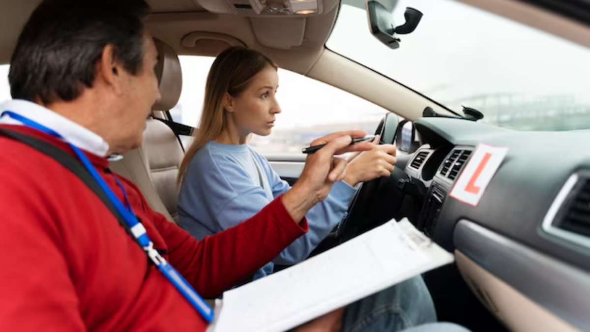 Falló 138 veces el examen de conducir en 9 años, descubrió un error clave y aprobó en su intento 139