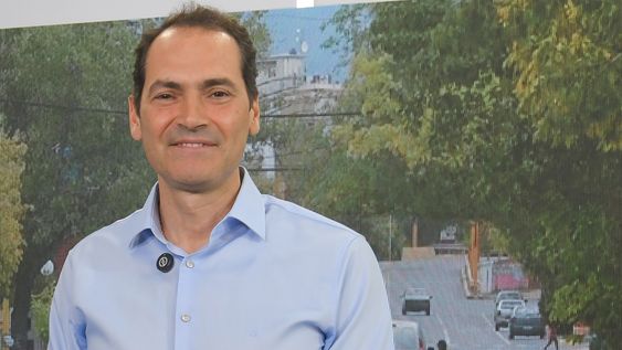 Badaloni sostiene que el sistema impositivo argentino desalienta la producción y la inversión.