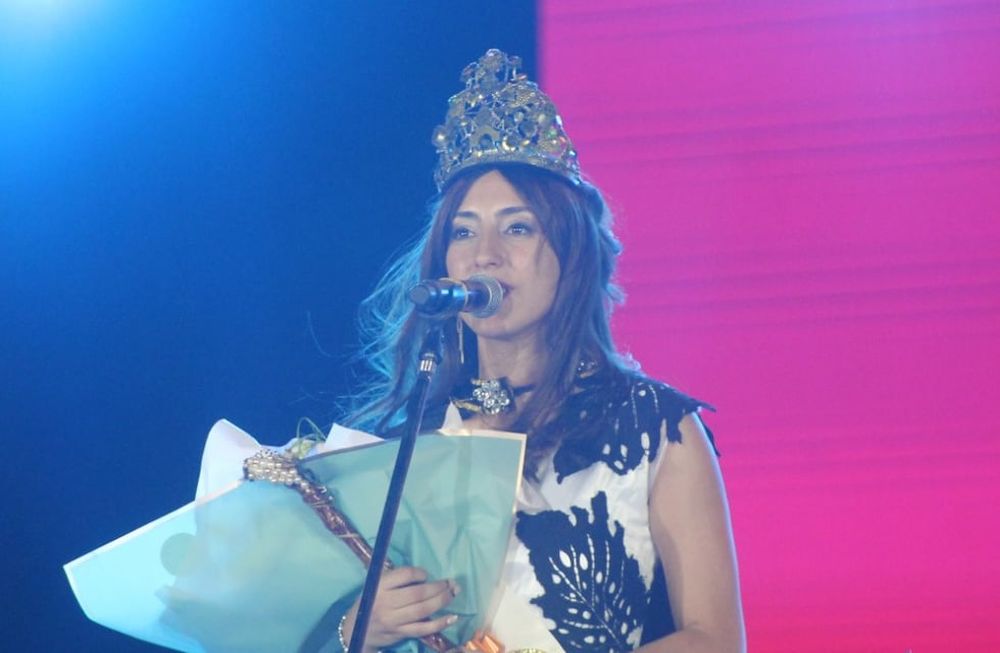 Tras una reñida votación, Daniela recibió los atributos reales de su antecesora desde 2020, Anabella Carrera. La morocha agradeció a vecinos y productores paceños.