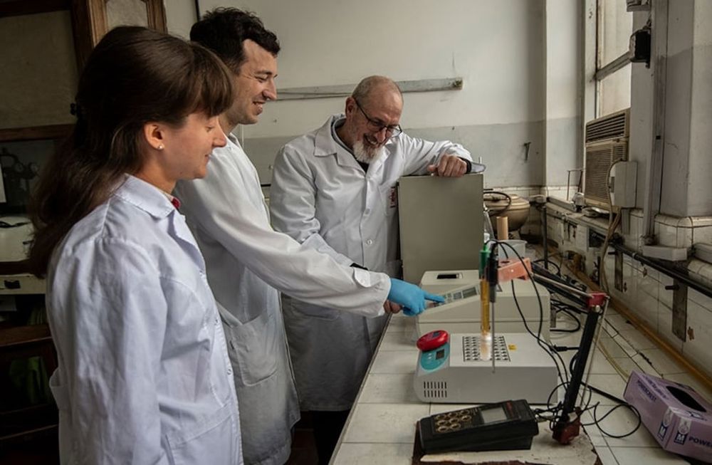 El equipo dirigido por el investigador del CONICET Emilio Malchiodi fue distinguido por un proyecto que busca desarrollar una vacuna contra la enfermedad de Chagas. Foto: Verónica Tello / Conicet.