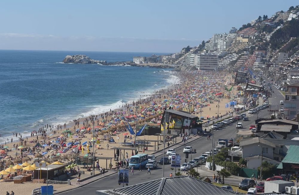 Con la apertura de fronteras terrestres a partir del 1 de enero, los mendocinos ya pueden sacar cuentas de cuánto saldrá vacacionar en el vecino país. / Claudio Gutiérrez