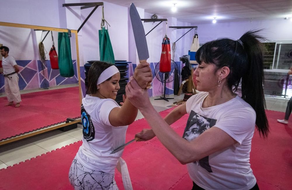 Cada vez más mujeres aprenden defensa personal para estar seguras antes casos de inseguridad, acoso y abuso. Foto: Ignacio Blanco / Los Andes.