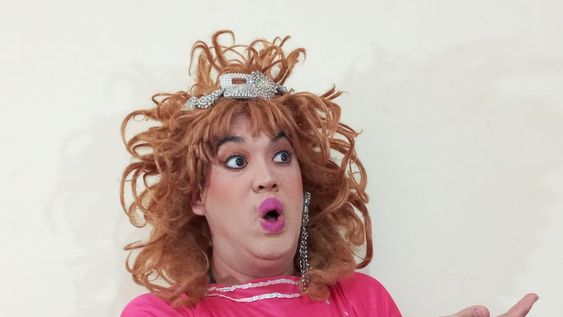 El actor Fabián Sigot interpreta tres personajes de creación propia.