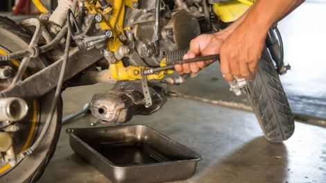 Mantener este control regular en la moto mejora la eficiencia del combustible y sobre todo evita reparaciones costosas.