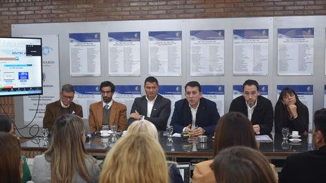 Los ministros Víctor Fayad (Hacienda), Tadeo García Zalazar (Eduación) y Rodolfo Montero (Salud) en comisiones de Diputados dando detalles del proyecto de Transformación Digital.&nbsp;