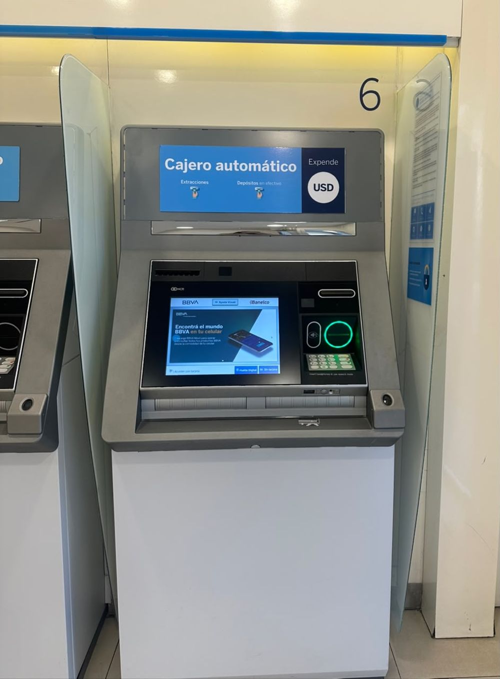 En Mendoza, bancos como BBVA, Supervielle y Santander incorporaron terminales habilitadas para entregar dólares.