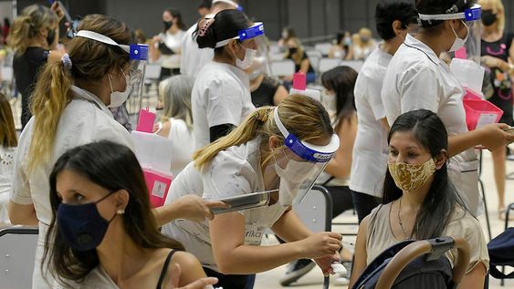 Mayores de 18 años sin comorbilidades ya se pueden inscribir para recibir la vacuna anti Covid