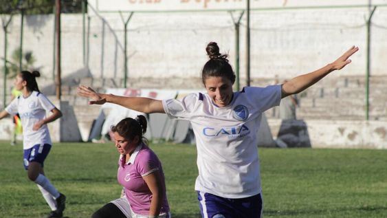 Avioncito para Verogol. El clásico de campeonas quedó en manos de Godoy Cruz. Venció a Las Pumas por 3-2 en un partidazo. Ambos elencos clasificaron a los cuartos de final./Gentileza Prensa Godoy Cruz