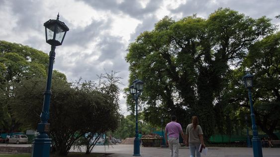 El ingreso de un frente frío hará descender la temperatura mañana en Mendoza.