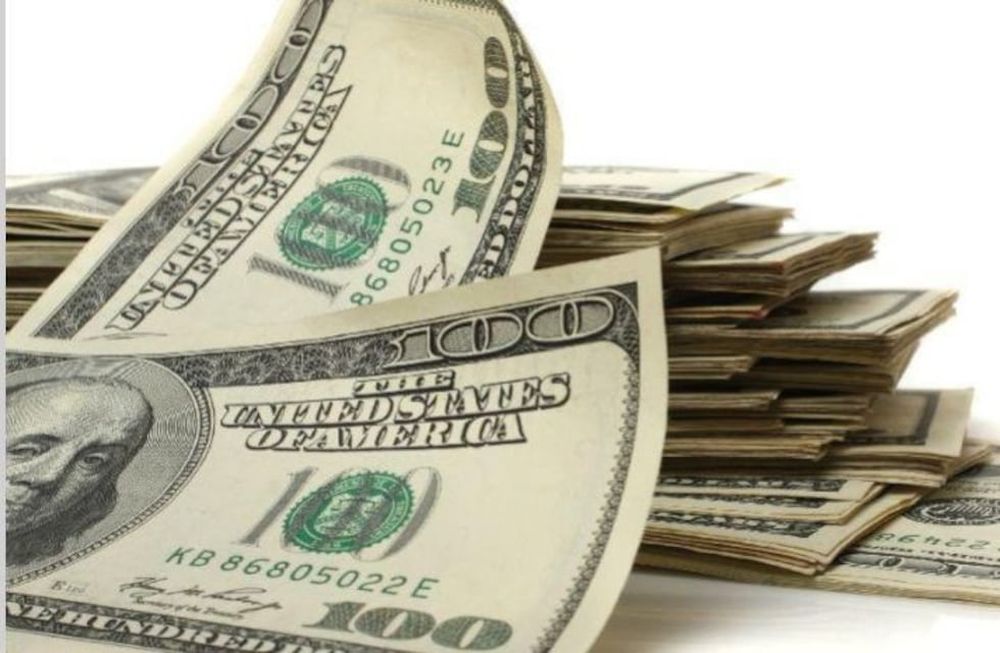 Dólar: el blue retrocede mientras que el oficial no se mueve
