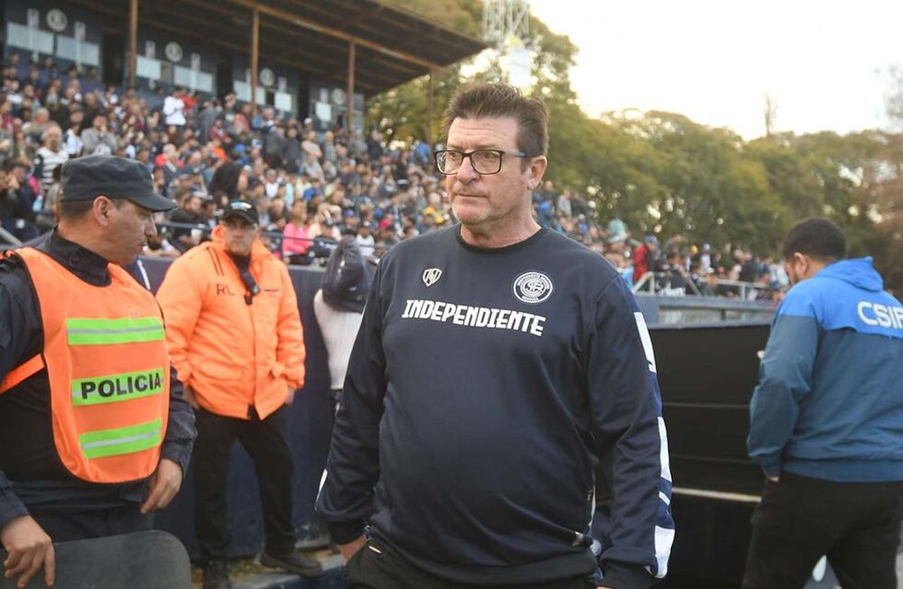 El entrenador Alfredo Berti se mostró conforme con la actitud de sus dirigidos en el triunfo que Independiente logró frente a Gimnasia de Jujuy por 2 a 1. / Los Andes