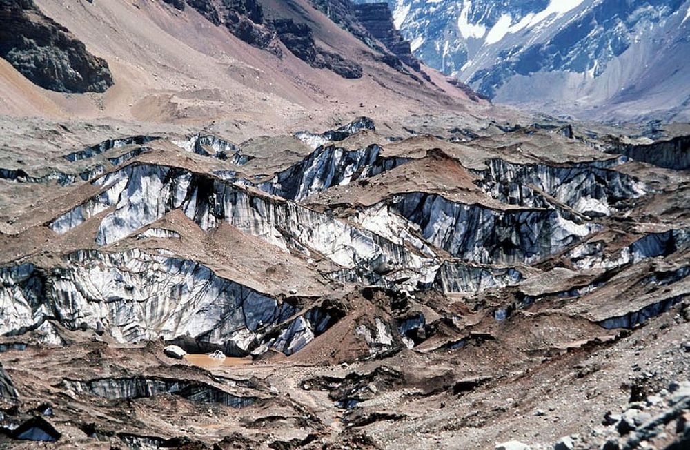 Incertidumbre regulatoria: Cómo la ley de Glaciares condiciona la inversión