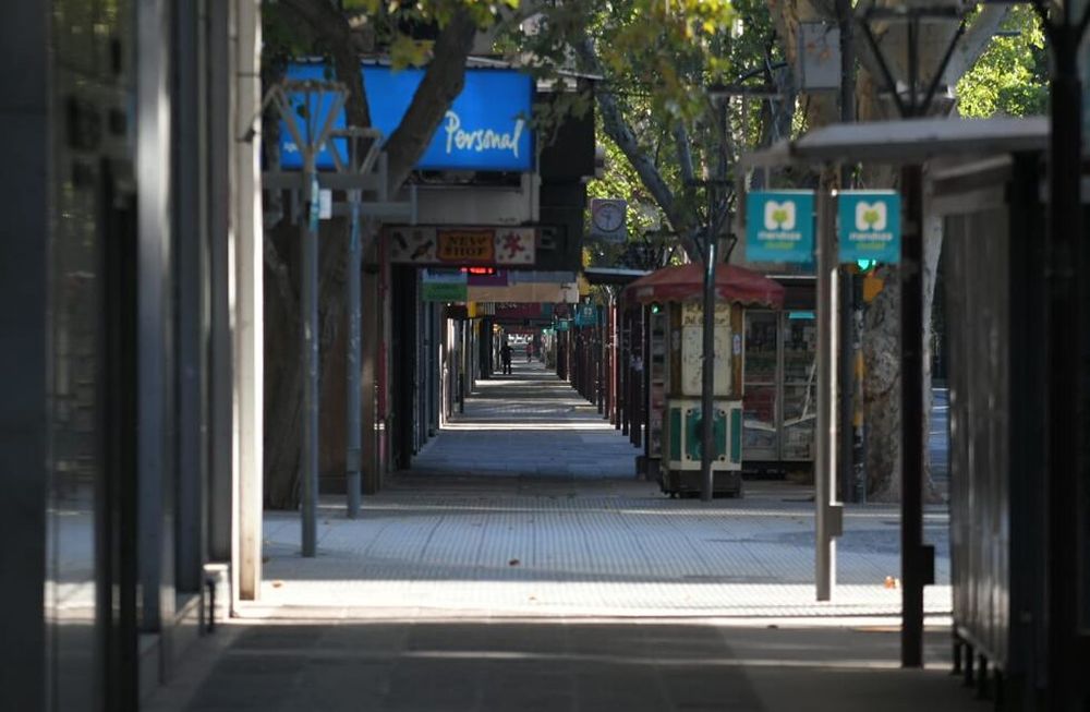 Postales inéditas de Mendoza desierta: estrictos controles y nuevas medidas