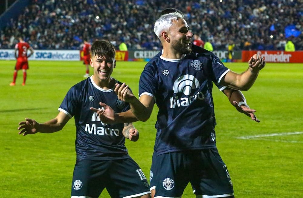 Juan Manuel Elordi festeja el primer tanto Azul de cara a la popular local. / Gentileza: Prensa CSIR.