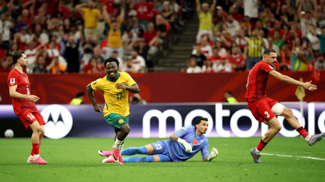 Nestory Irankunda anotó en el primer tanto ante turquía y es el goleador más joven de los Socceroos en mundiales.