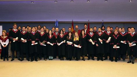 Los egresados recibieron diplomas