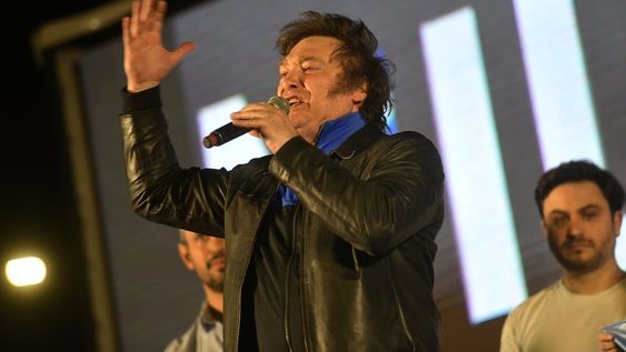 Javier Milei ratificó que privatizará YPF, la TV Pública, Radio Nacional y Télam (Foto archivo)