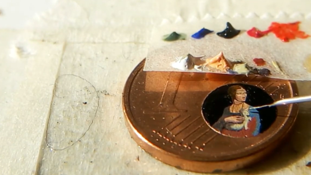 Stefano Busonero es un pintor autodidacta italiano conocido internacionalmente como el Maestro de lo infinitesimal debido a su asombrosa habilidad en la micro-pintura.