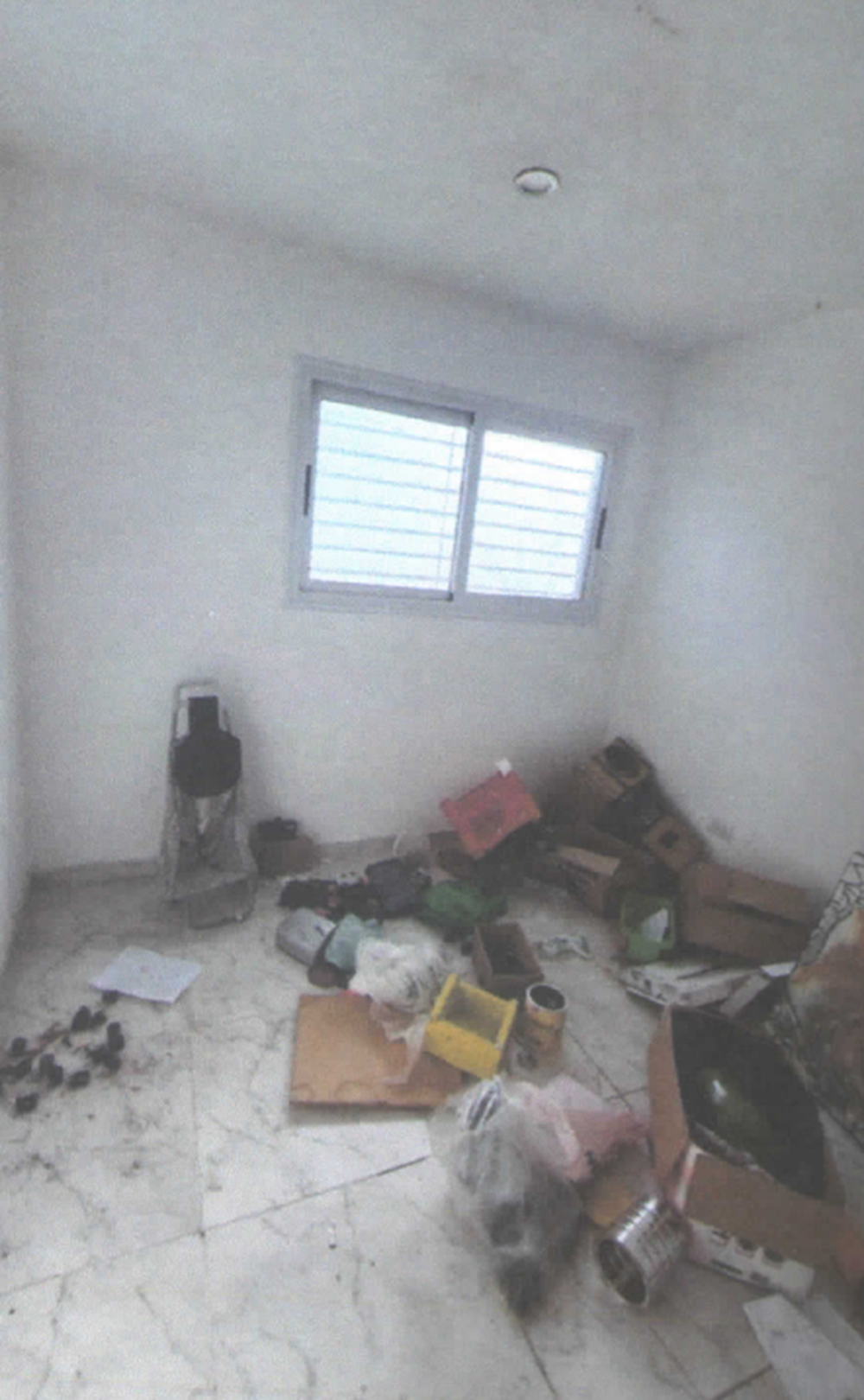 El hoy denunciante sostiene que su ex le devolvió la casa destruída.