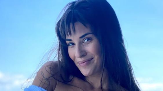 Ivana Nadal provocó con sus fotos en camisa en las redes