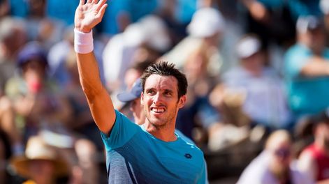 Leo Mayer pasó a semifinales en Hamburgo tras superar al Peque Schwartzman