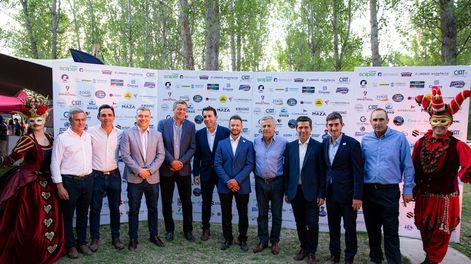 Varios políticos y empresarios participaron del aniversario 61º de la Cámara de Tunuyán. Imagen: gentileza CIAT