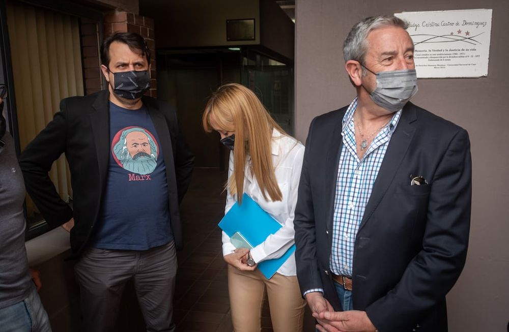 Julio Cobos (Cambia Mendoza), Anabel Fernández Sagasti (Frente de Todos) y Lautaro Jiménez (FIT), tras candidatos para las elecciones del domingo que viene. Foto: Ignacio Blanco / Los Andes