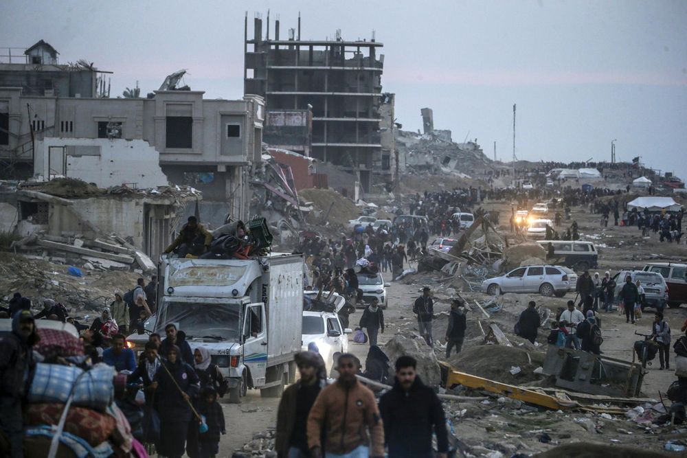 Palestinos regresan al norte de Gaza. Foto: EFE