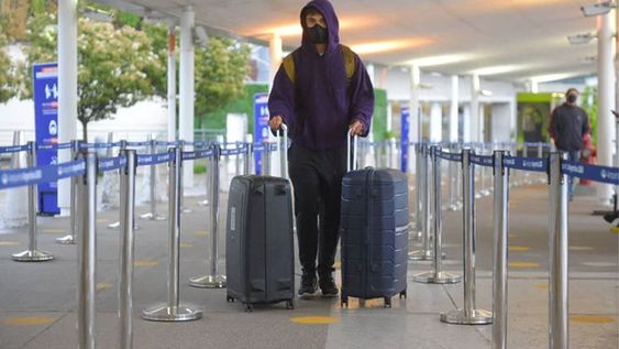 La variente Delta “se está conteniendo por el control que se hace a todos los ingresos del exterior”. Gentileza Clarín/Mario Quinteros