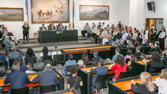 Algunos departamentos aplican reorganizaciones administrativas y otros defienden sus actuales niveles de gasto.