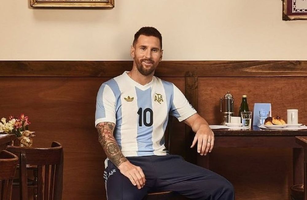 La camiseta retro de la Selección Argentina. Fantástica. / Gentileza.