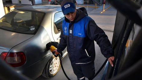 Varias estaciones de servicio se quedaron sin combustible en Mendoza. - Foto: Orlando Pelichotti