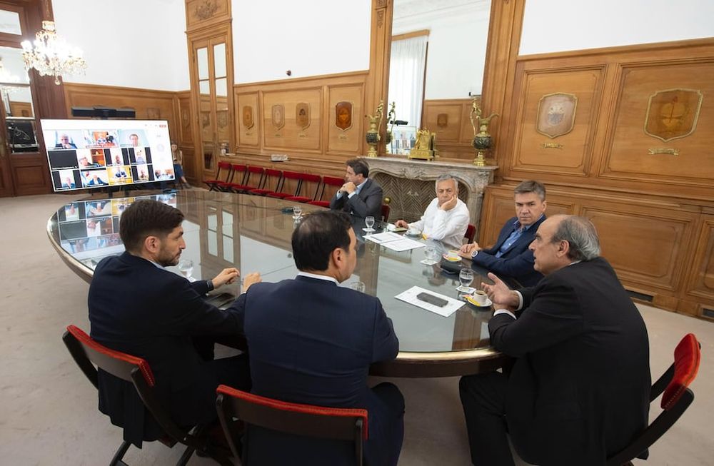 Francos tuvo un primer contacto con los mandatarios de cara a la reunión del martes.