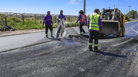 Kilómetro 11: con componentes de última generación Guaymallén avanza en el asfaltado de Carril Nacional