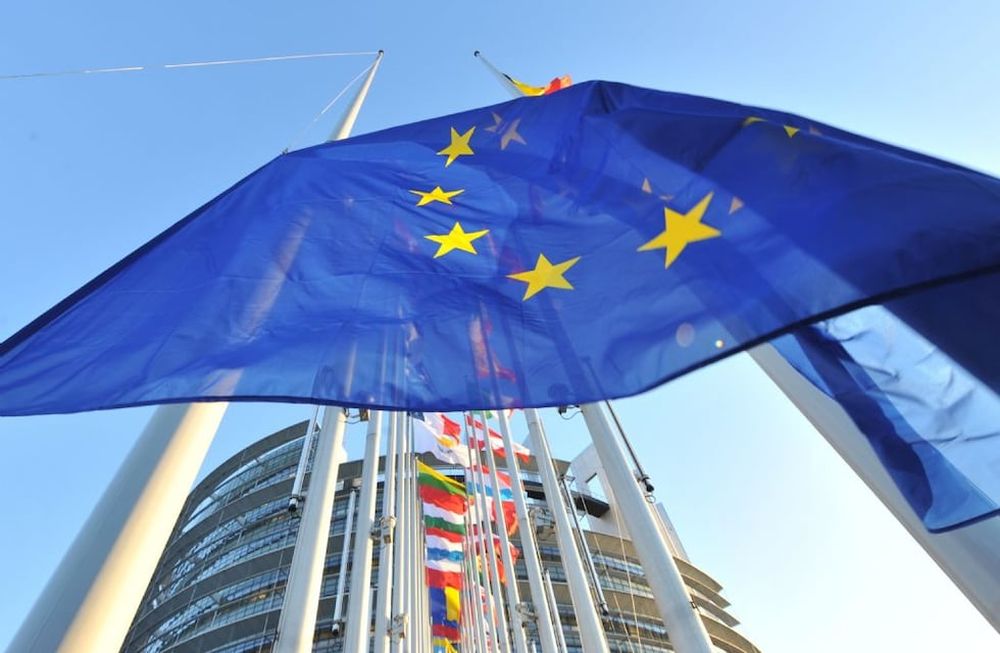 La respuesta de la UE incluye represalias estratégicas, aplicando aranceles a productos clave de EE.UU. como el bourbon y las motocicletas.