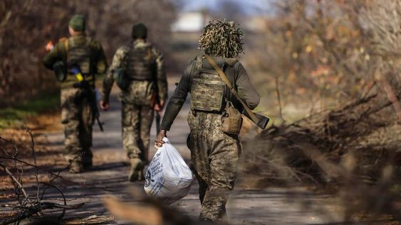 Rusia ordenó la retirada de las tropas en Jersón ahora que no quedan civiles.
