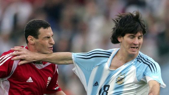 El rosarino apenas duró 50 segundos en la cancha antes de ser expulsado.