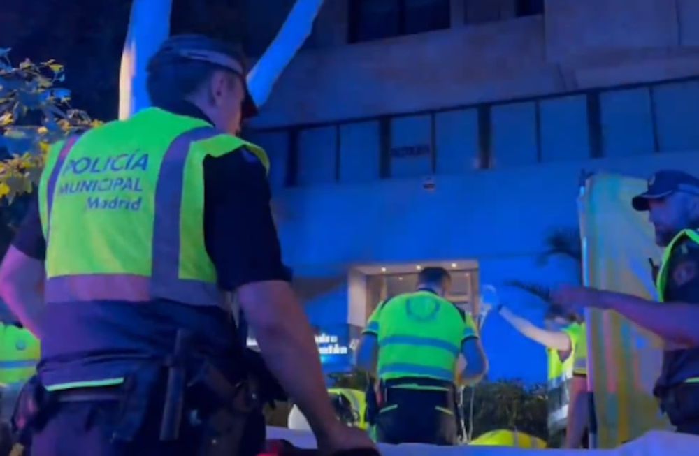 La víctima fue trasladado al hospital mientras que el agresor fue arrestado y el grupo VI de Homicidios de la Jefatura Superior de Policía - 20 Minutos