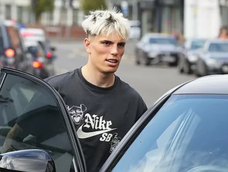 Alejandro Garnacho admitió su culpabilidad por conducir a 80 km/h en Carrington. Alejandro Garnacho admitió su culpabilidad por conducir a 80 km/h en Carrington.