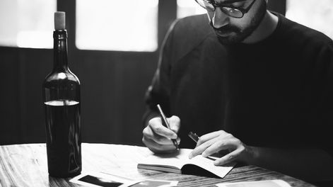 Del laboratorio a las librerías: el científico mendocino que lanzó una editorial independiente en Buenos Aires