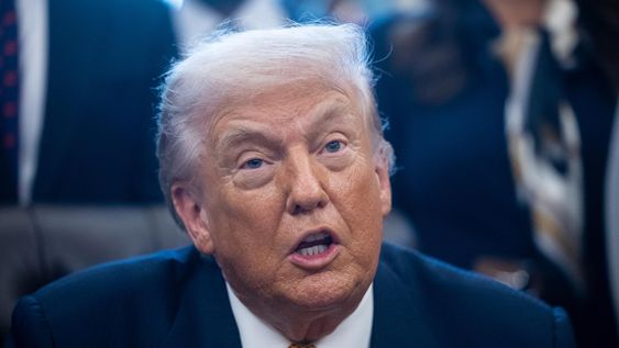 Donald Trump eleva al 15% el nuevo arancel global.