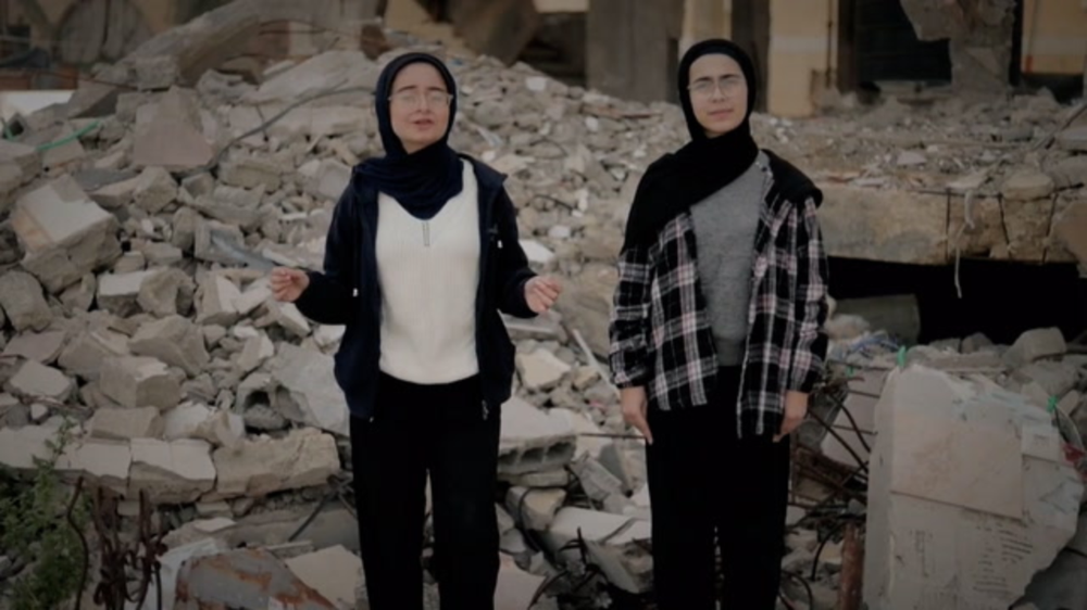 Tala y Farah Mousa , las hermanas que convierten escombros en ladrillos.