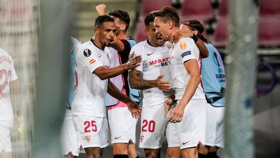 Ever Banega fue titular, junto a Lucas Ocampos (salió lesionado) y Franco Vázquez entró en el segundo tiempo.