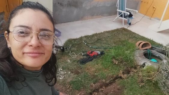 Cañerías, “cambio de gomita” y esquivar prejuicios: Luisa, la mendocina que confirma que la plomería no es cosa de hombres. Foto: Gentileza Luisa Navarro