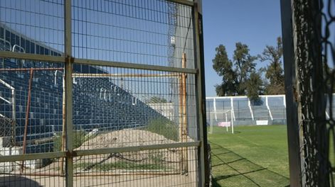 Estadio Feliciano Gambarte, histórica cancha de Godoy Cruz. Foto: Orlando Pelichotti / Los Andes.