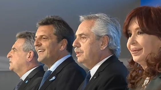 Agustín Rossi, Sergio Massa, Alberto Fernández y Cristina Kirchner durante el acto de inauguración del gasoducto Presidente Néstor Kirchner. Foto: Gentileza